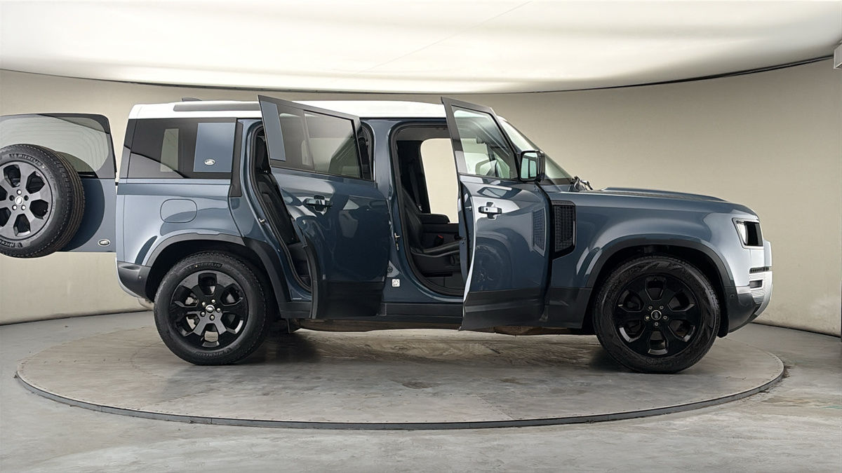 More views of Land Rover Defender 110