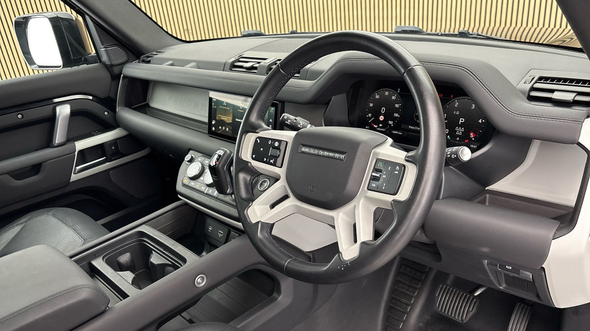 Land Rover Defender 110 Image 5