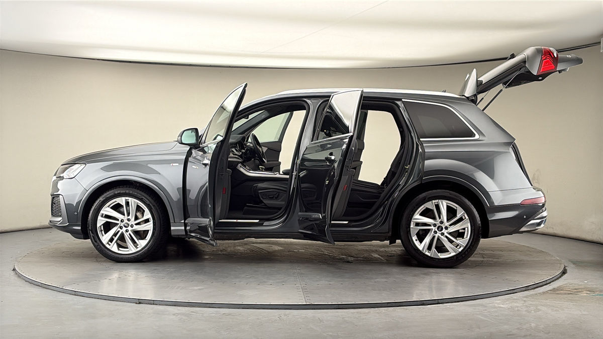 More views of Audi Q7