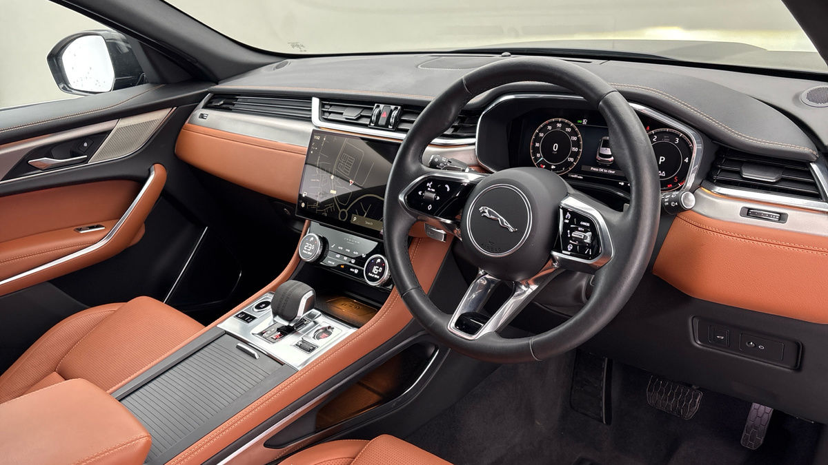 Jaguar F-PACE Image 5