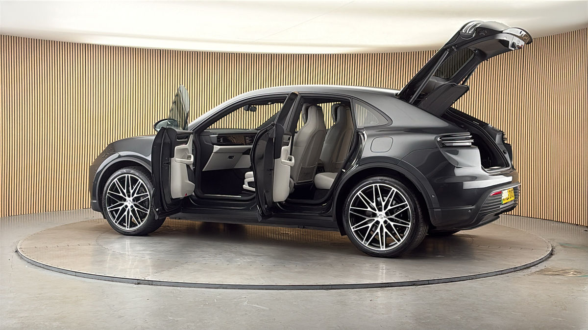 More views of Porsche Macan