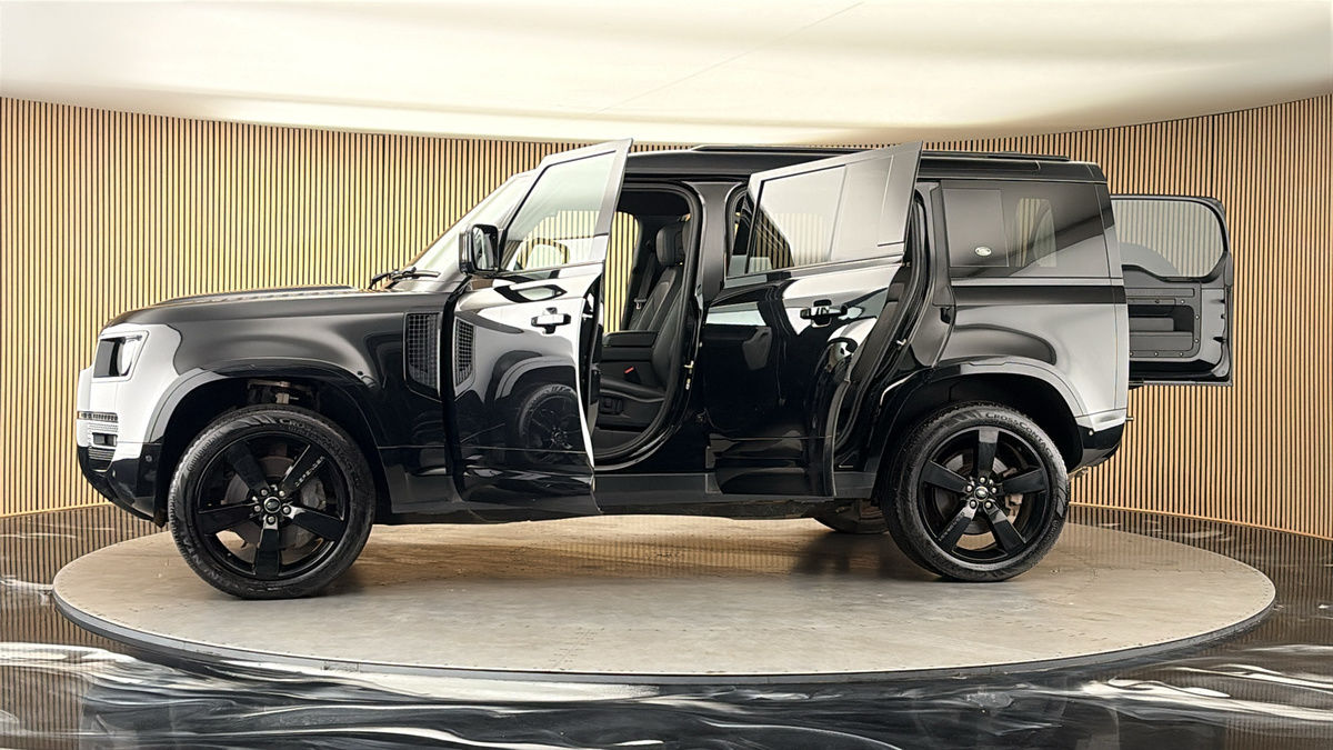 More views of Land Rover Defender 110