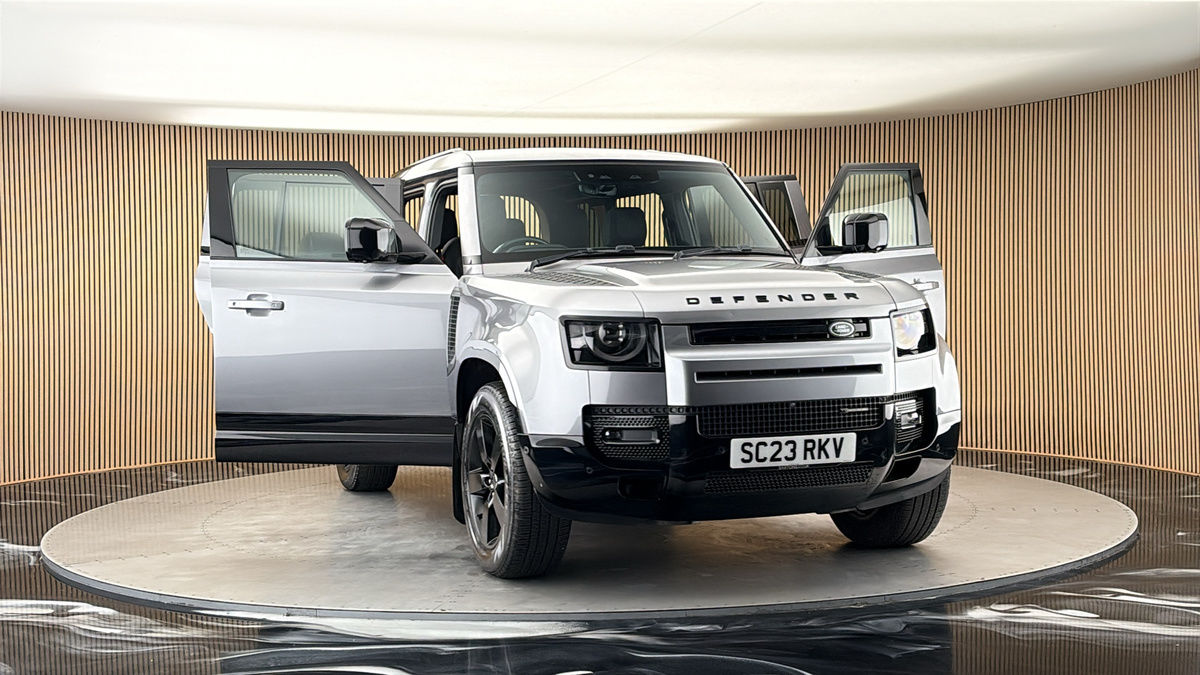 More views of Land Rover Defender 110