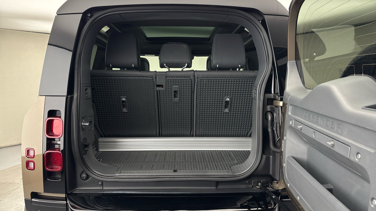 Land Rover Defender 90 Image 11