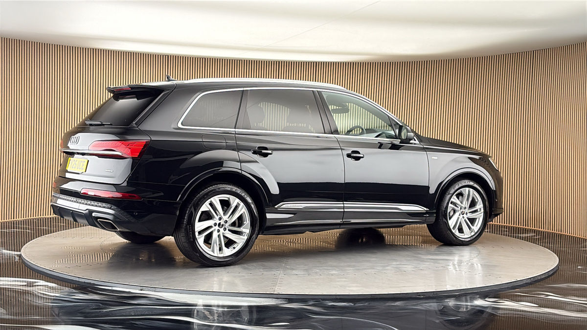 More views of Audi Q7