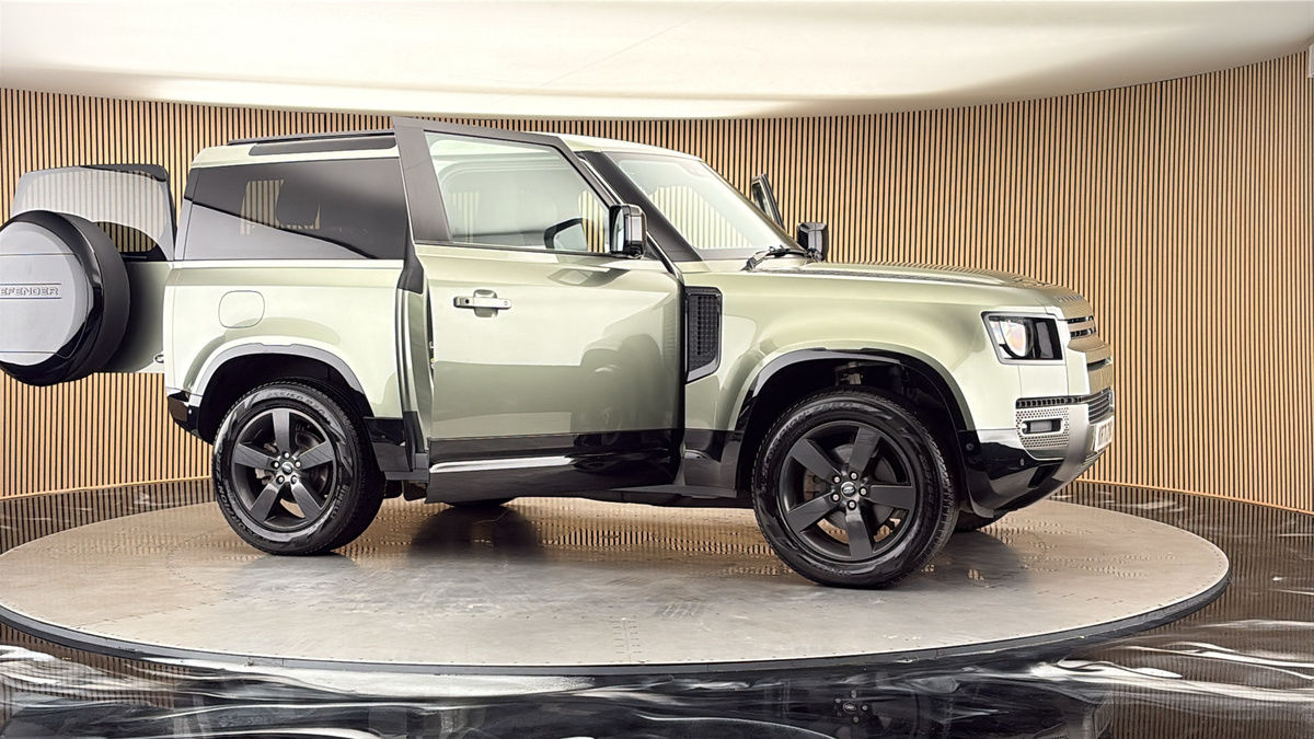 More views of Land Rover Defender 90
