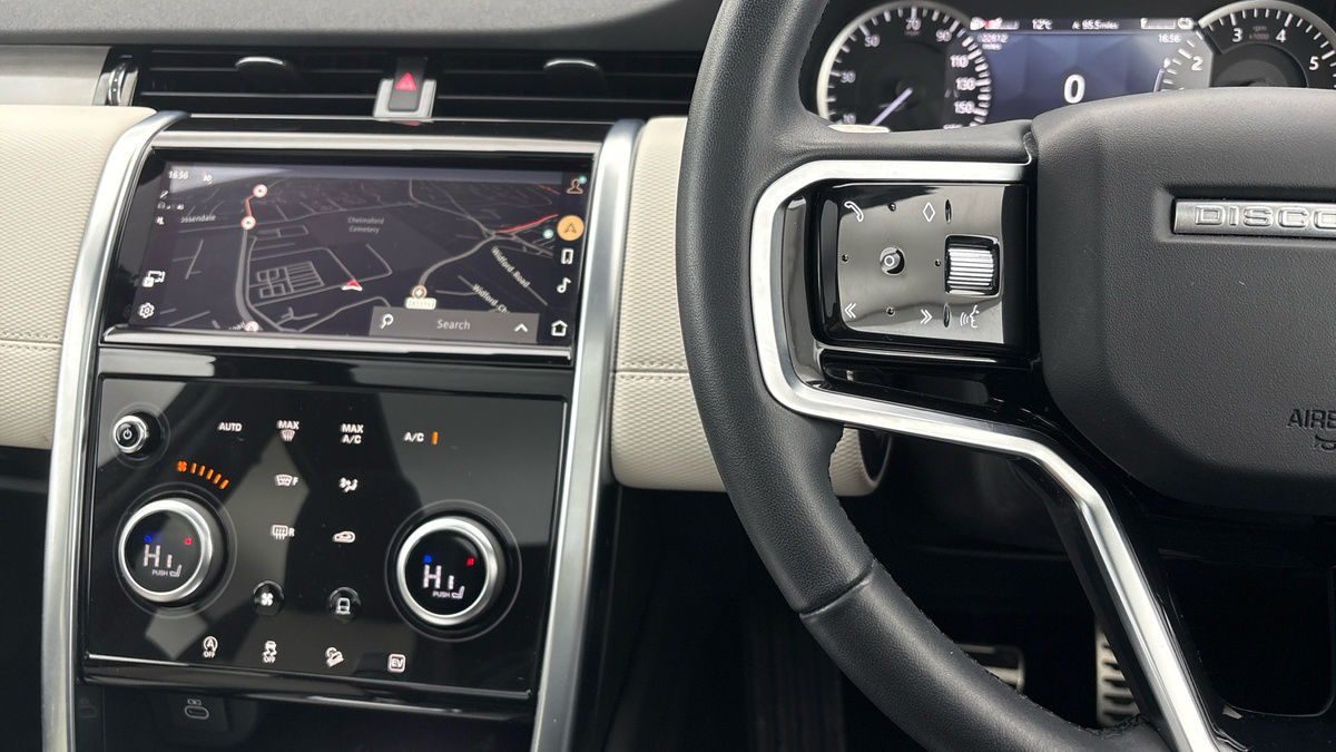 Land Rover Discovery Sport Image 13