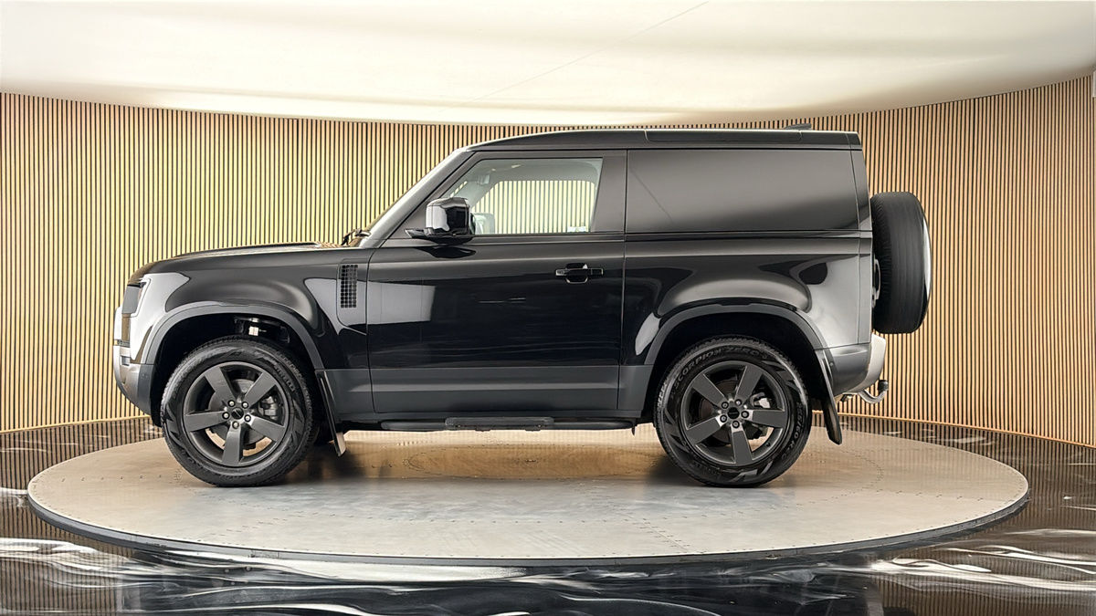 Land Rover Defender 90 Image 15