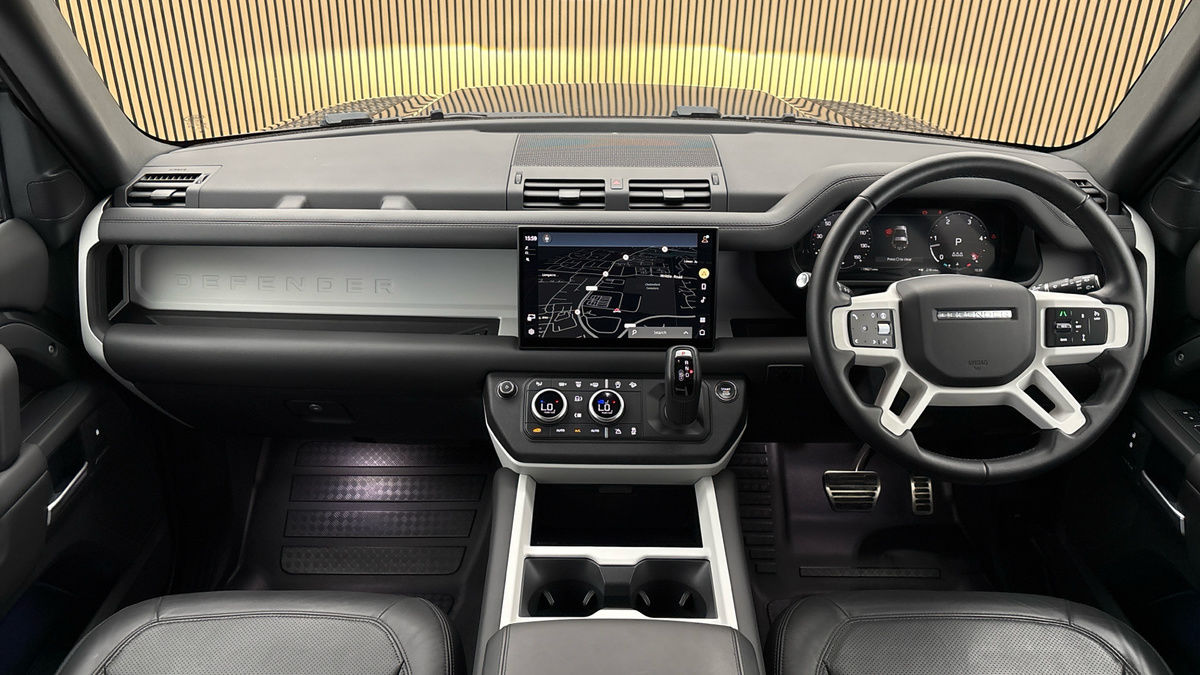 Land Rover Defender 90 Image 12