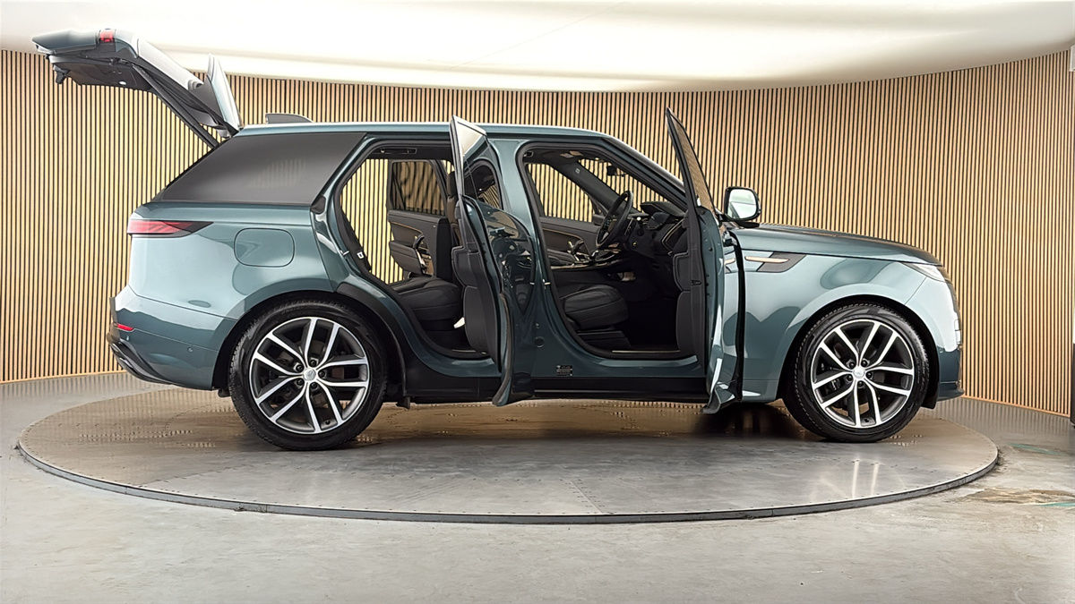 More views of Land Rover Range Rover Sport