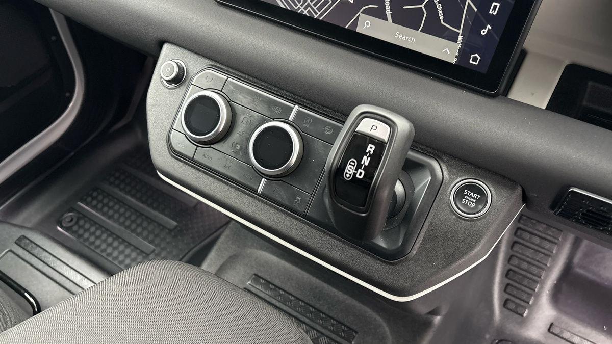 Land Rover Defender 90 Urban Image 6