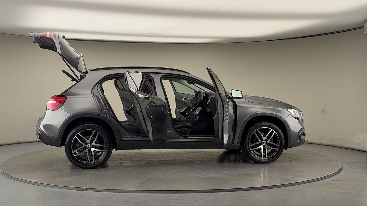 More views of Mercedes-Benz GLA