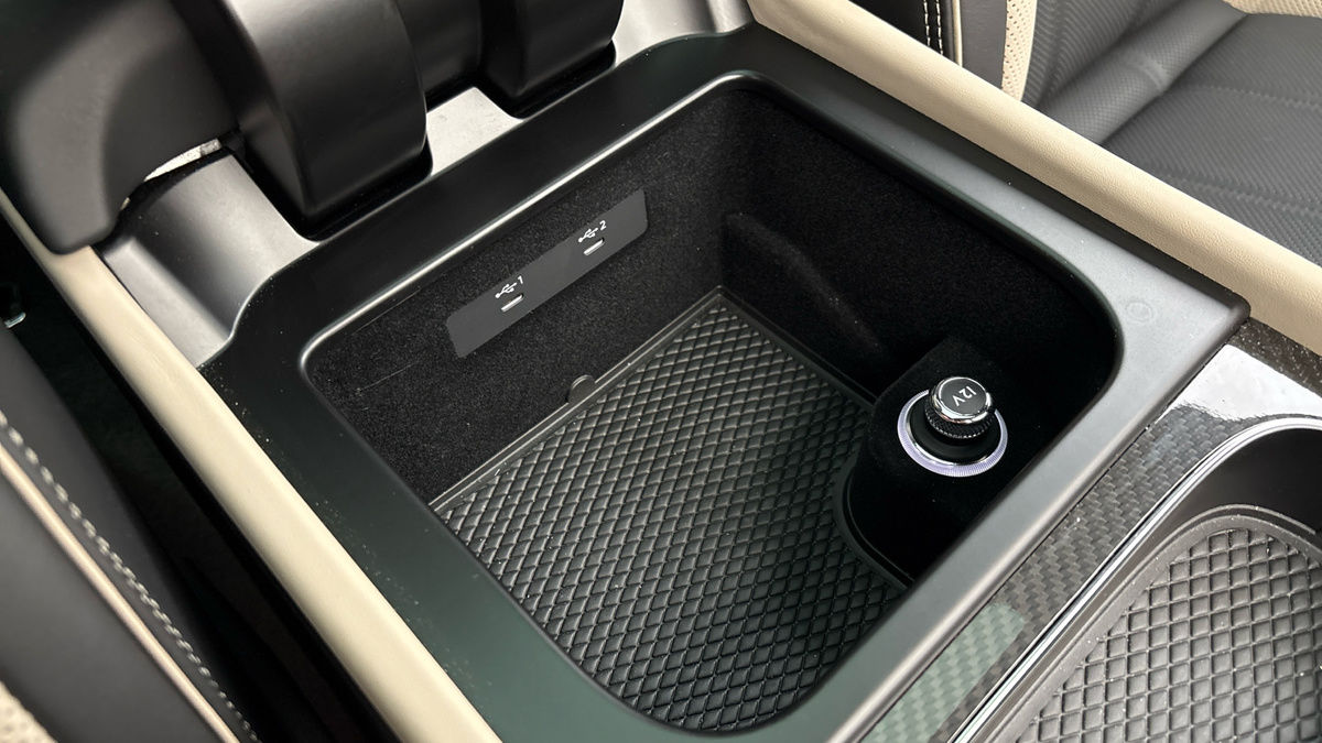 Bentley Bentayga Image 42
