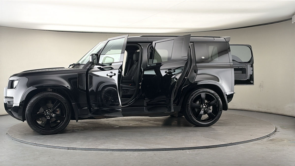 More views of Land Rover Defender 110