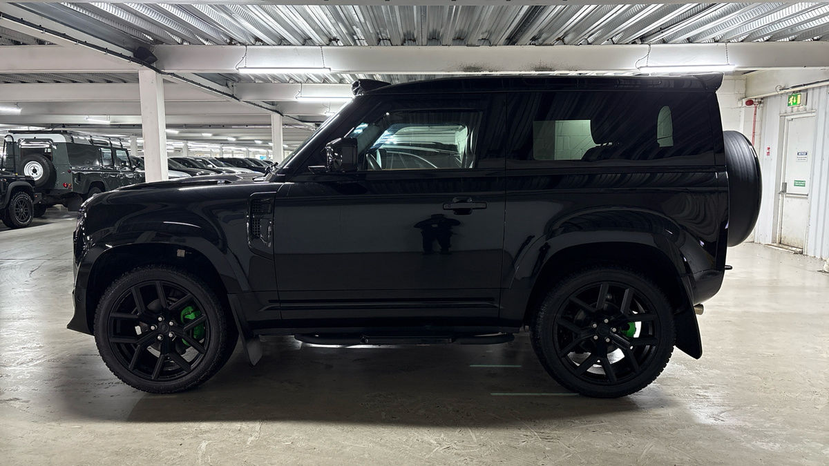 Land Rover Defender 90 Urban Image 15