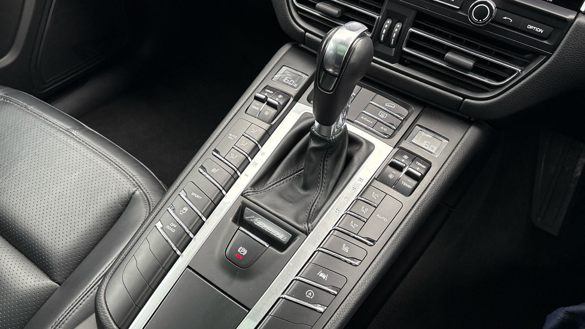 Porsche Macan Image 25
