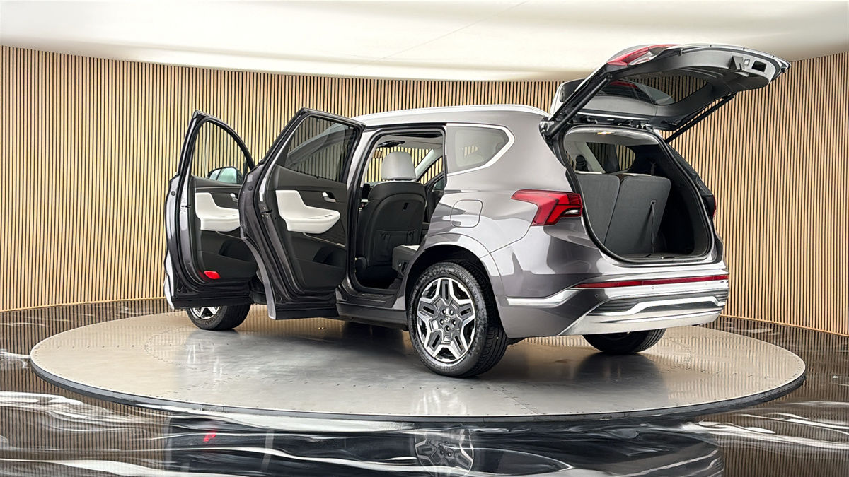 More views of Hyundai Santa Fe