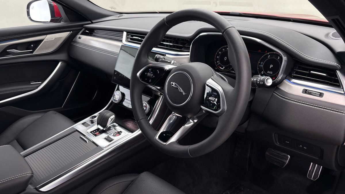 Jaguar XF Image 5