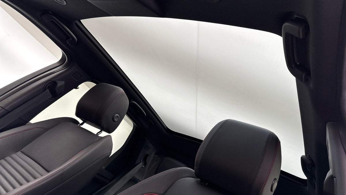 Land Rover Discovery Sport Image 6