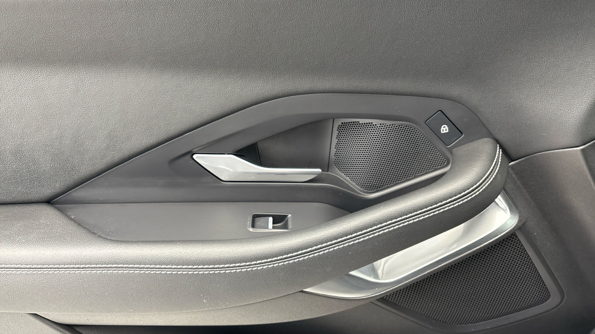 Jaguar E-PACE Image 19