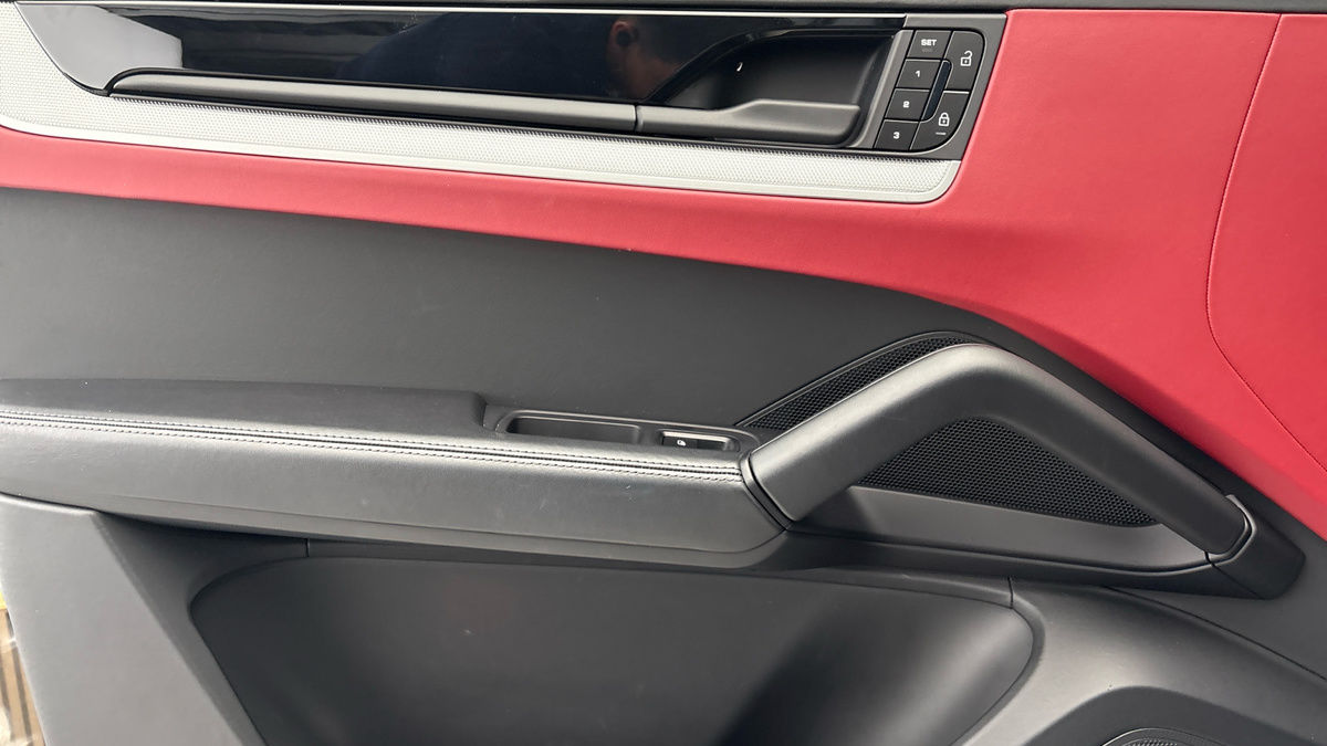 Porsche Cayenne Image 19