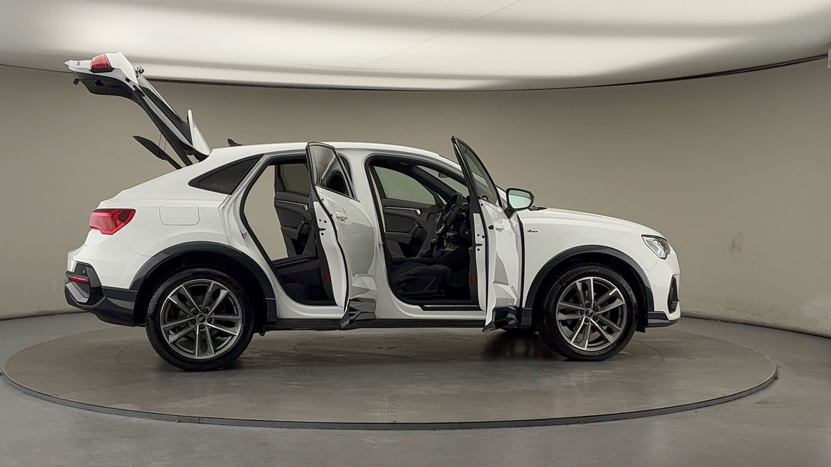 More views of Audi Q3