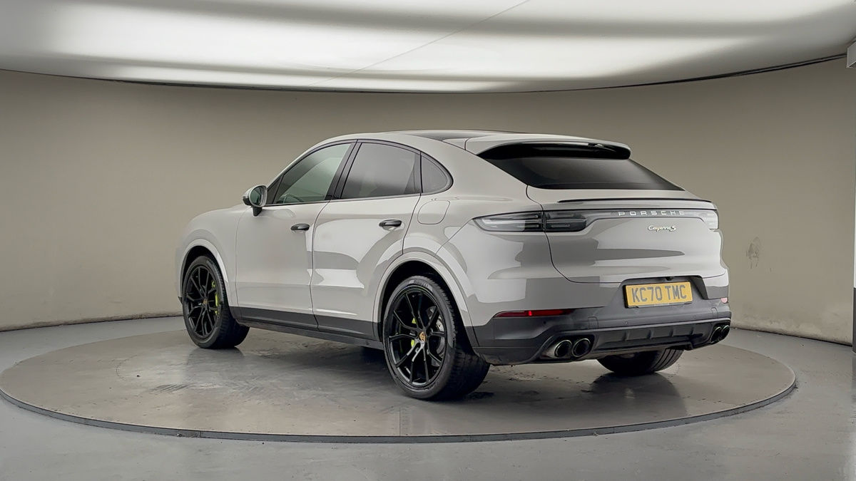 Porsche Cayenne Image 2