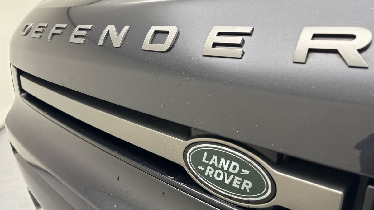 Land Rover Defender 130 Image 24