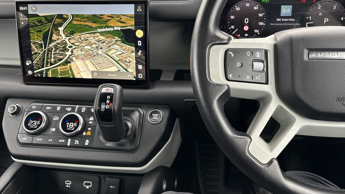 Land Rover Defender 90 Image 19