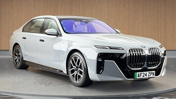 BMW i7